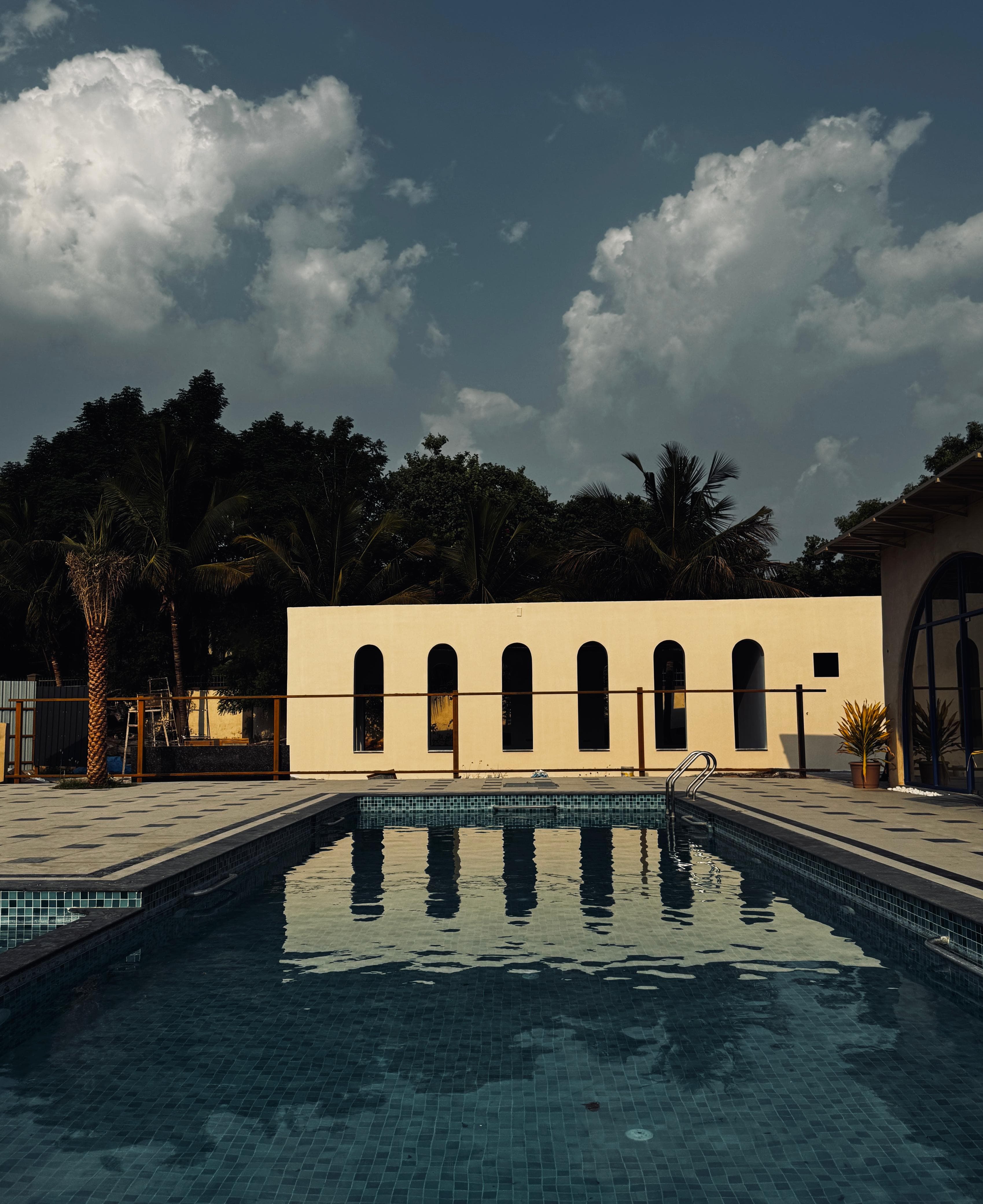 Tavaro grounds, pool, lobby